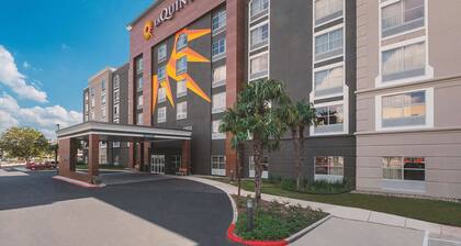 La Quinta Inn & Suites by Wyndham San Antonio Downtown