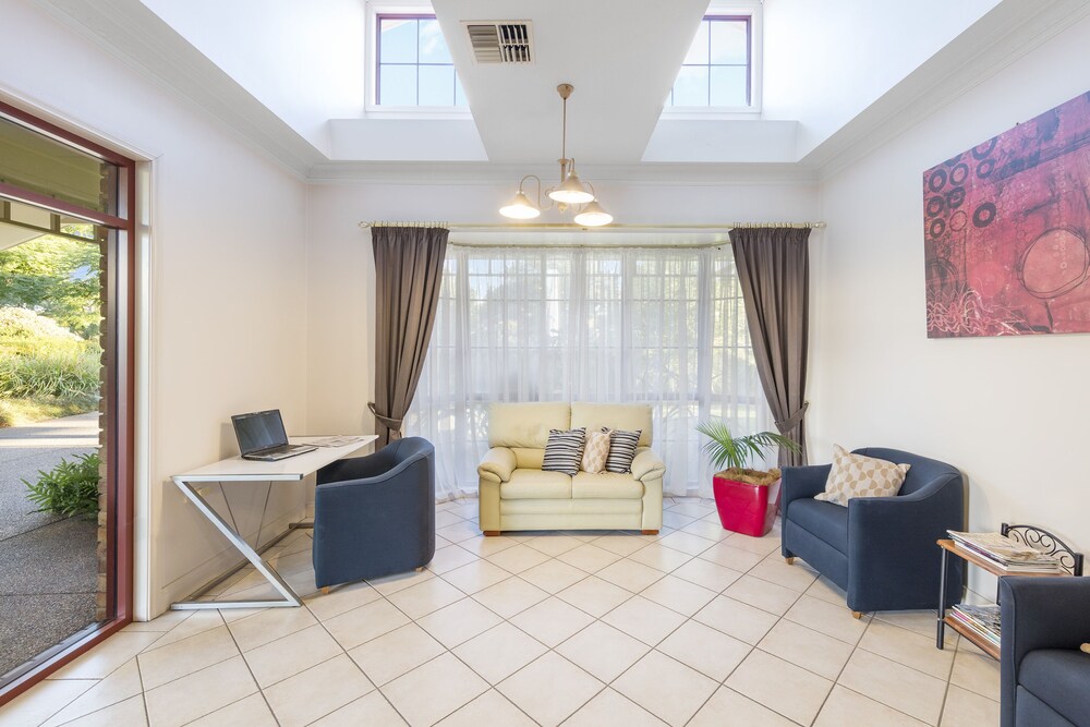 Lobby sitting area, Best Western Ambassador Motor Inn & Apartments