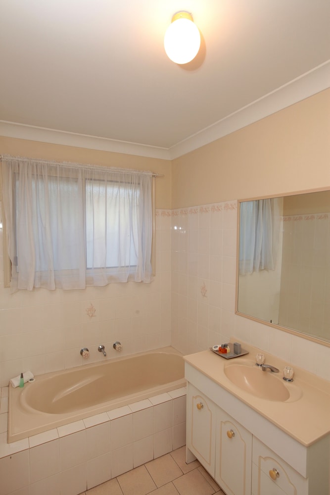 Best Western Ambassador Motor Inn & Apartments
