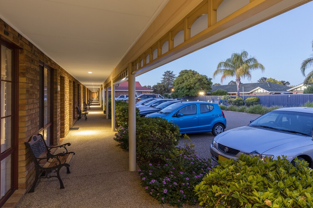 Parking, Best Western Ambassador Motor Inn & Apartments