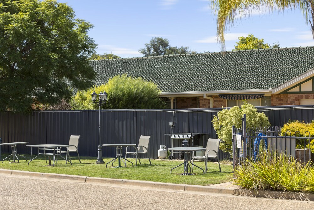 BBQ/picnic area, Best Western Ambassador Motor Inn & Apartments