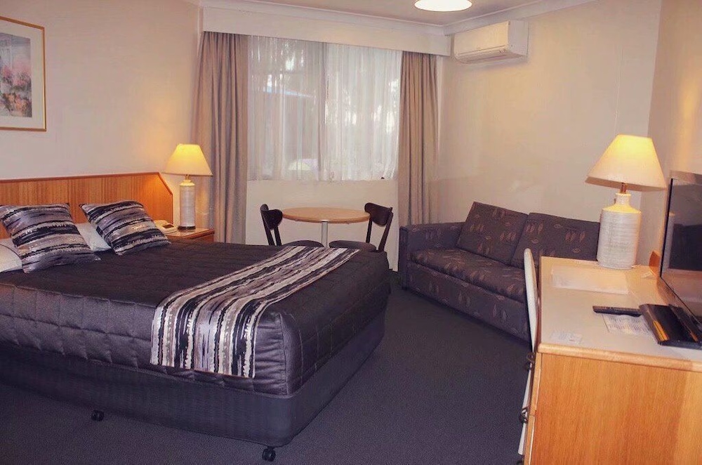 Charbonnier Motor Inn