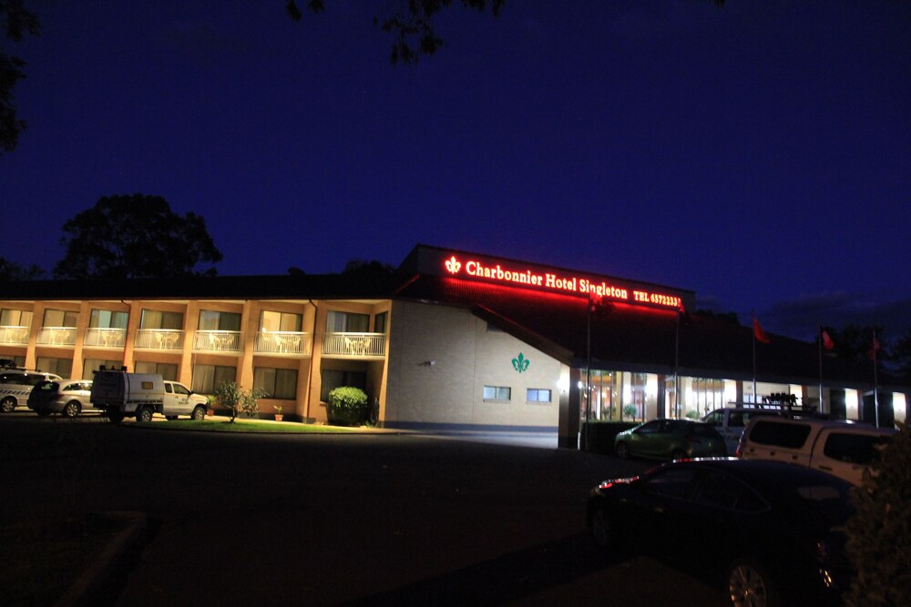 Charbonnier Motor Inn