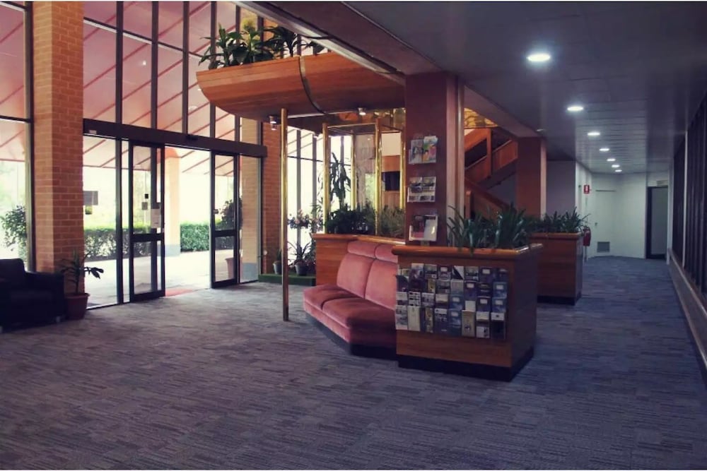 Charbonnier Motor Inn