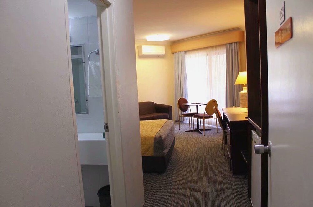Charbonnier Motor Inn