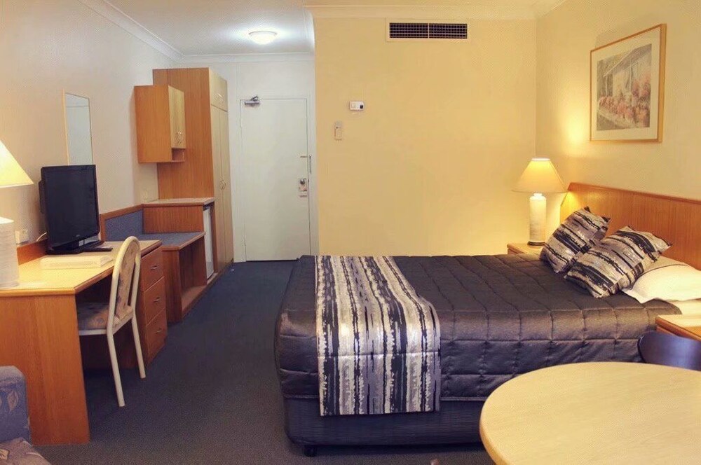 Charbonnier Motor Inn