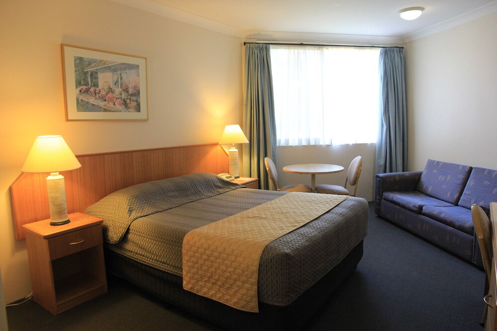 Charbonnier Motor Inn