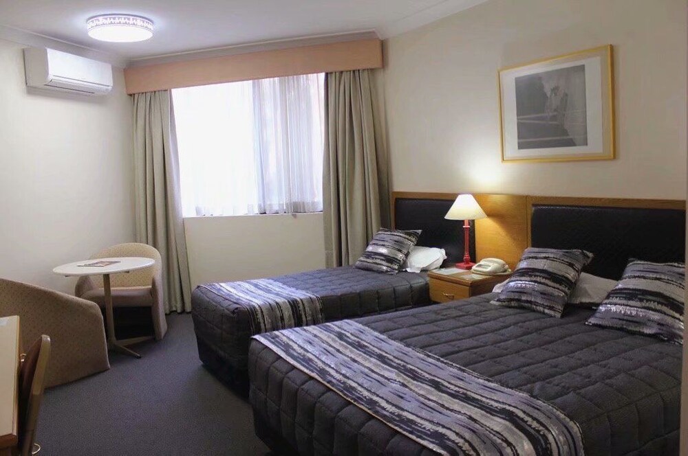 Charbonnier Motor Inn
