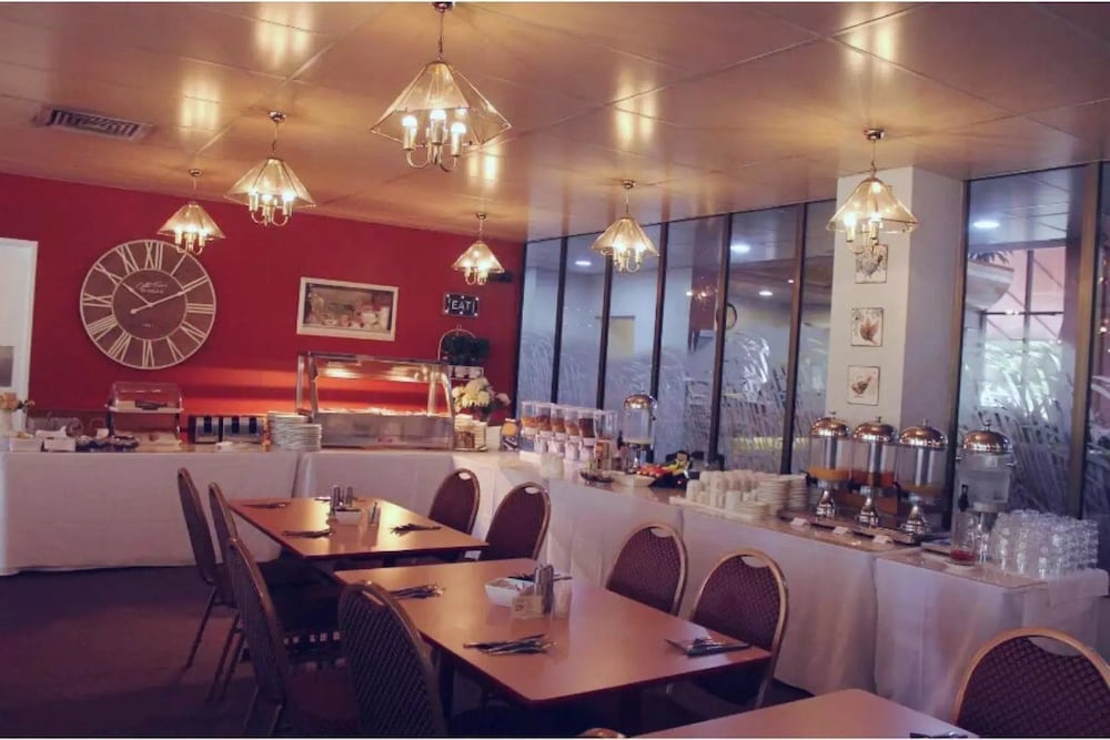 Charbonnier Motor Inn