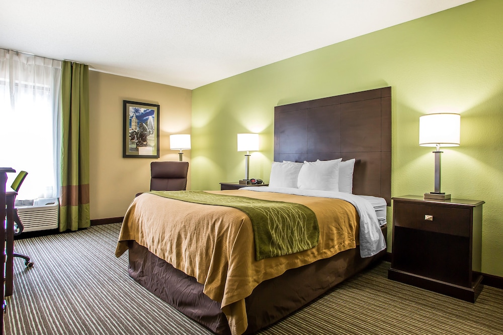 Comfort Inn & Suites Kansas City - Northeast