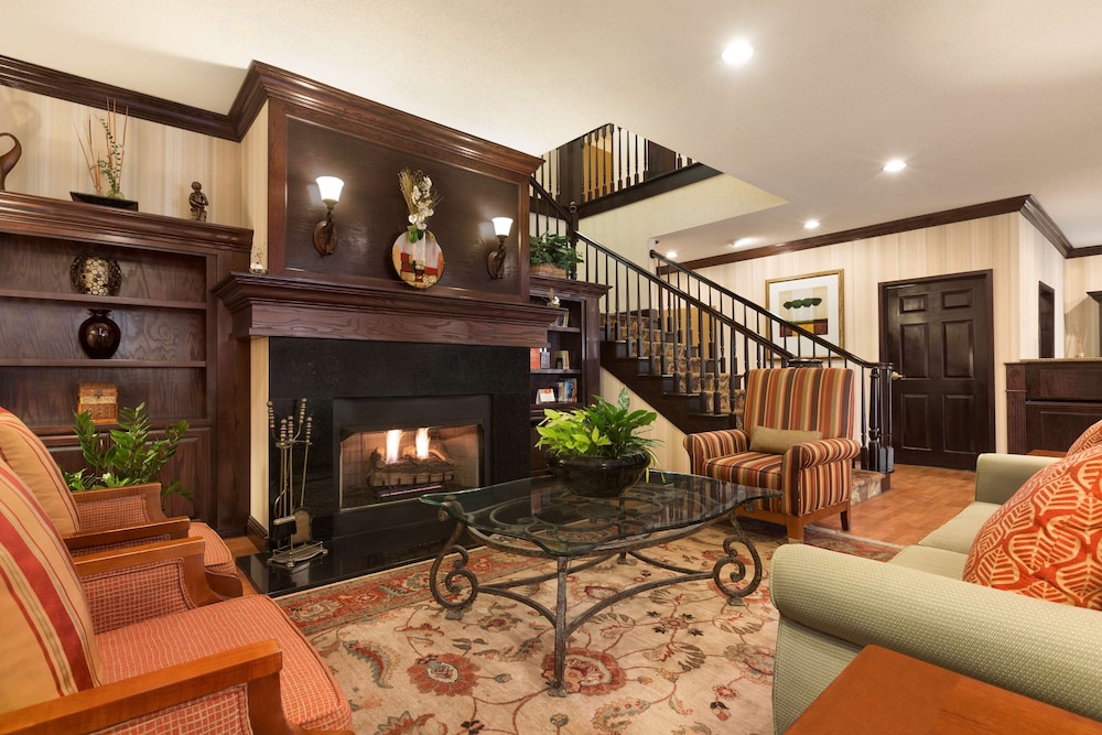 Lobby, Country Inn & Suites by Radisson, Asheville at Asheville Outlet Mall, NC