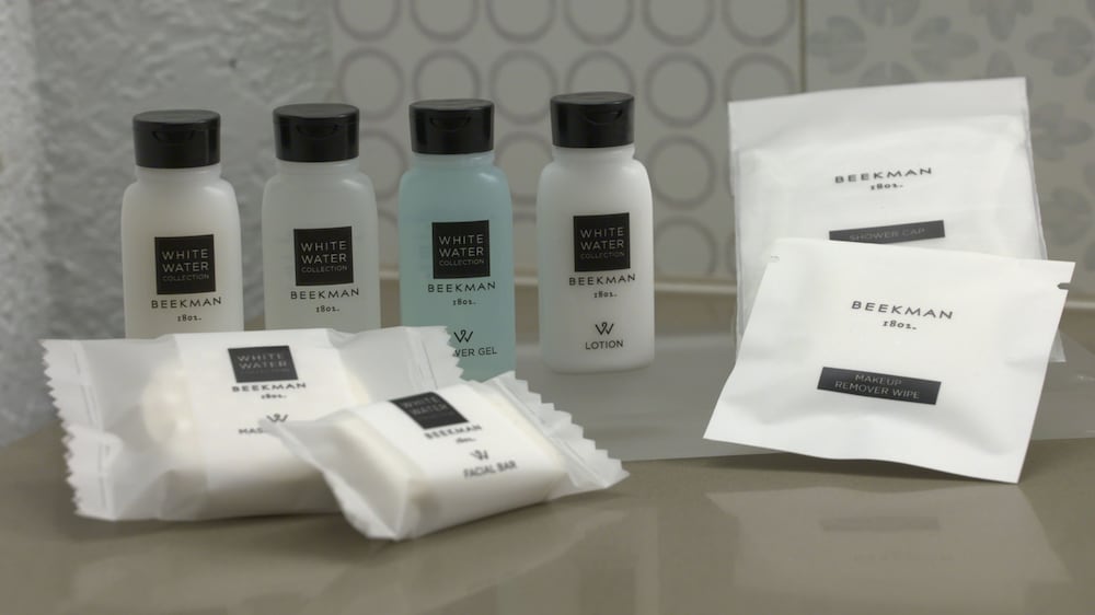 Bathroom amenities, Country Inn & Suites by Radisson, Asheville at Asheville Outlet Mall, NC