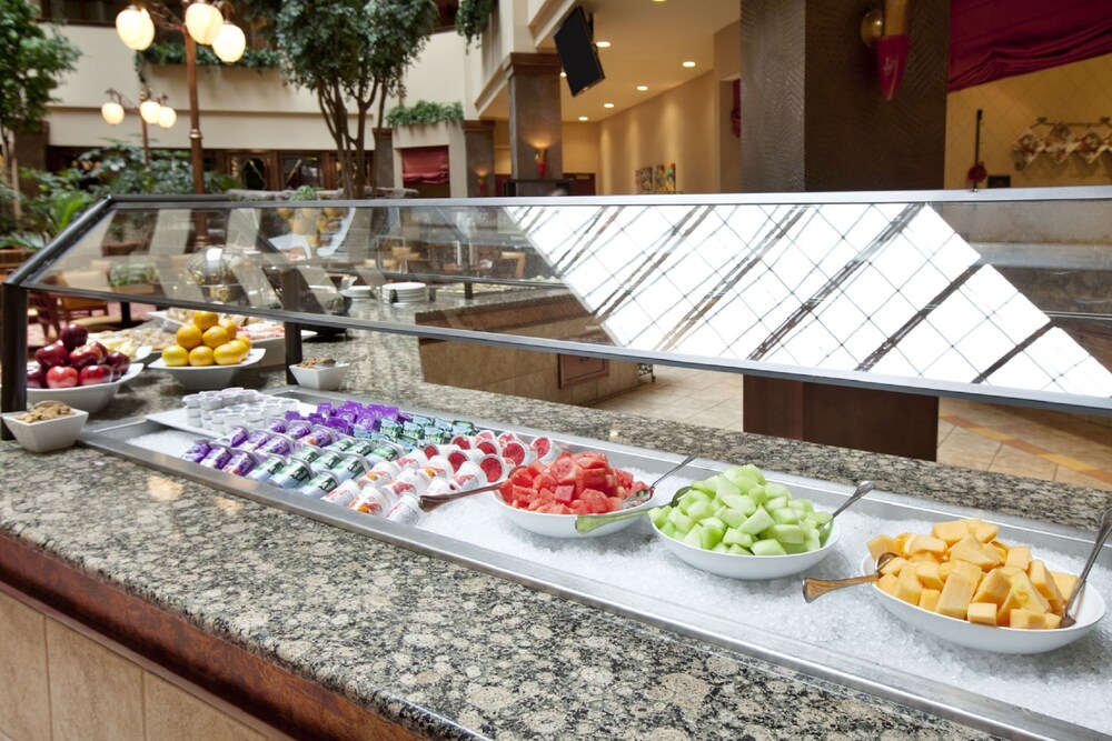 Breakfast buffet, Embassy Suites Lincoln