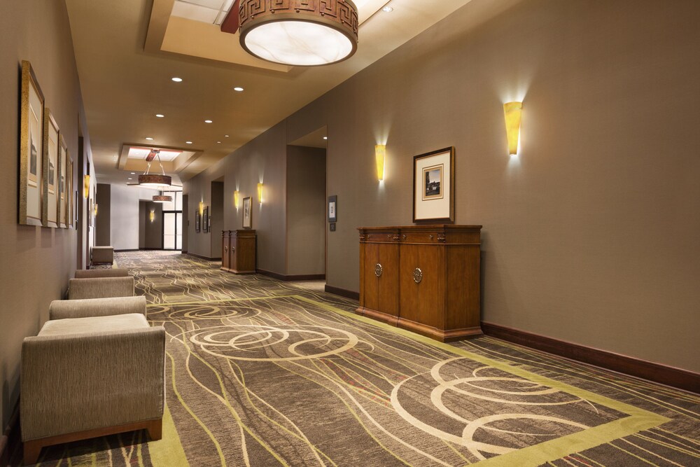 Hallway, Embassy Suites Lincoln