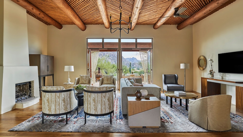 Living area, Four Seasons Resort Scottsdale at Troon North