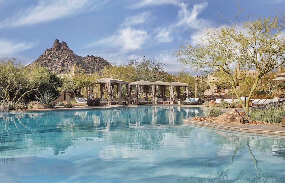 Outdoor pool, Four Seasons Resort Scottsdale at Troon North