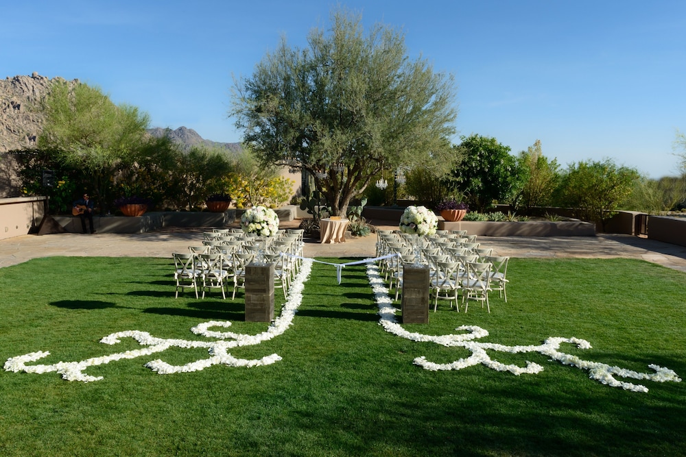 Outdoor wedding area, Four Seasons Resort Scottsdale at Troon North