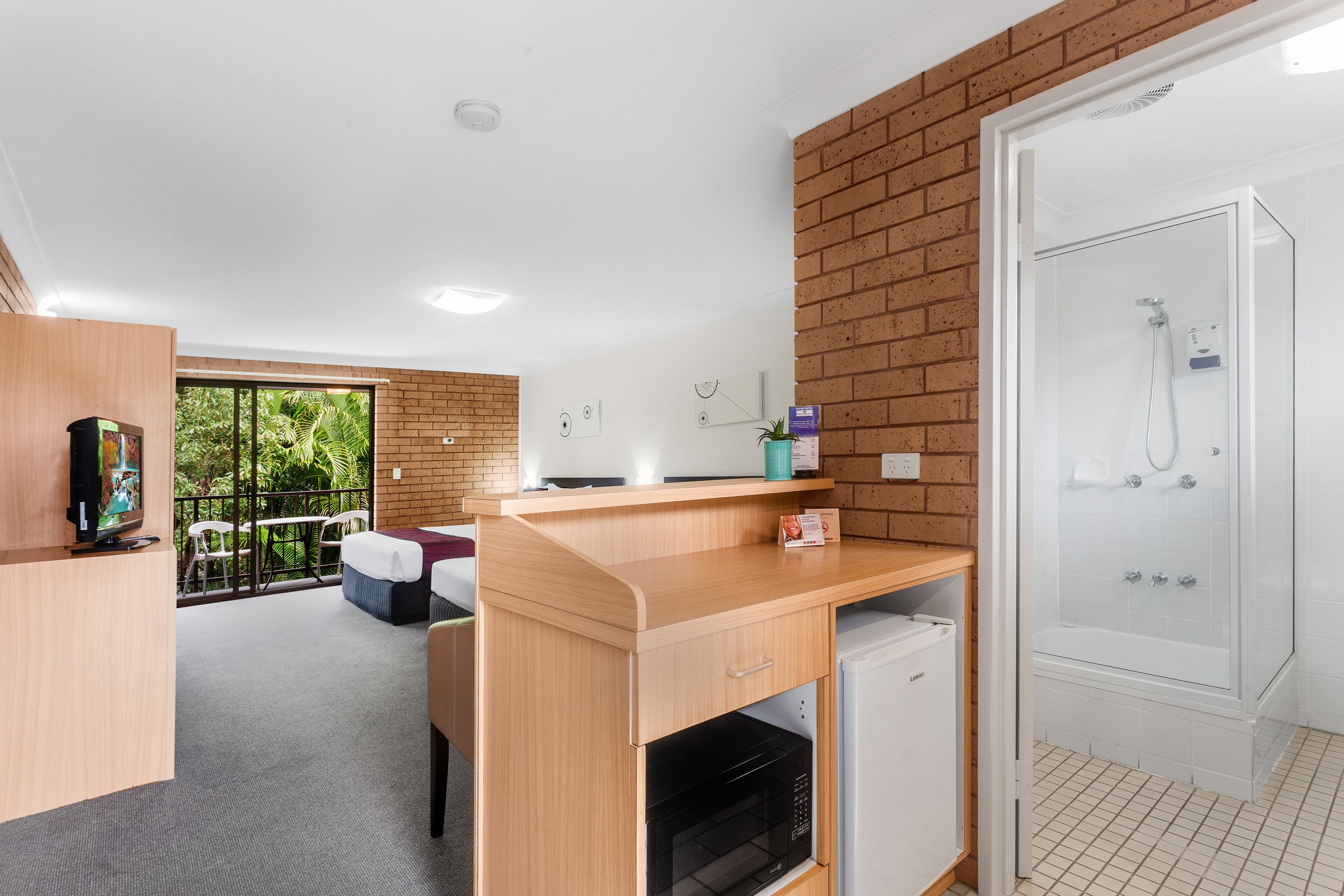 Airport Admiralty Motel