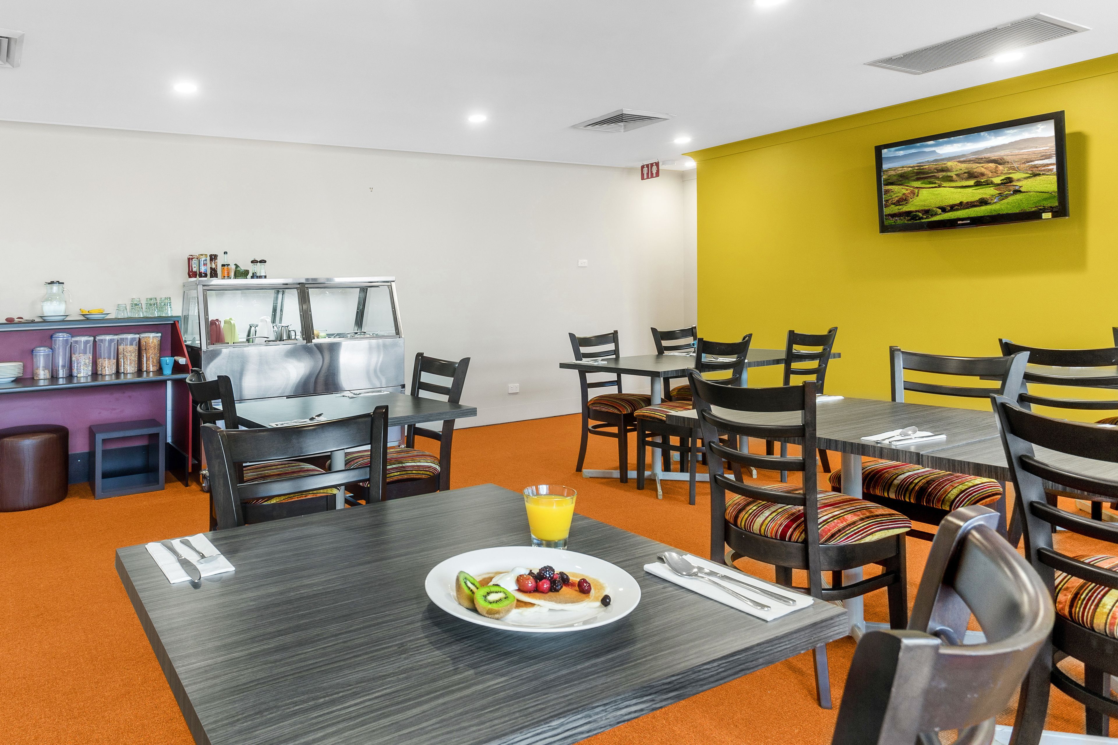 Airport Admiralty Motel