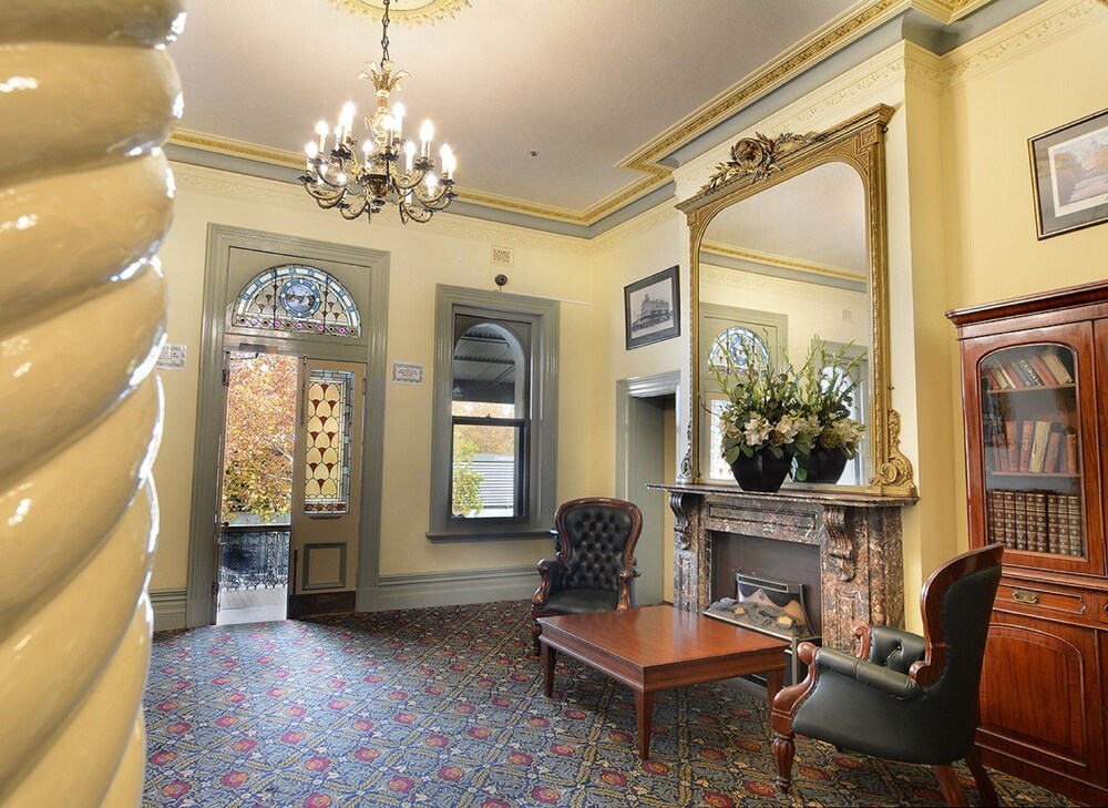 Lobby sitting area, Hotel Shamrock Bendigo