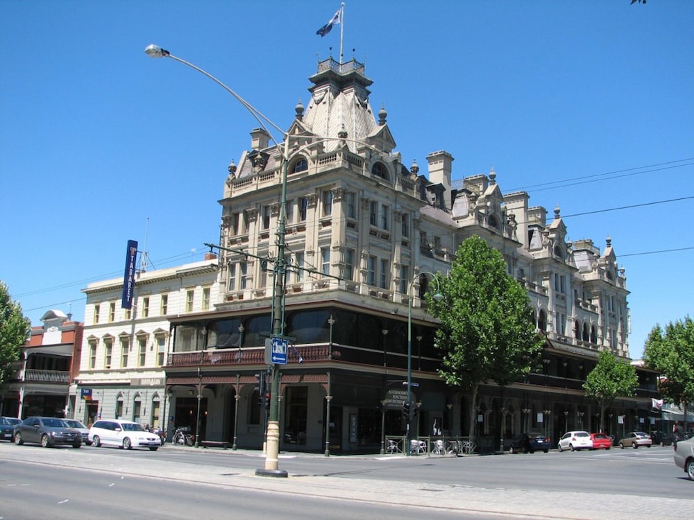 Front of property, Hotel Shamrock Bendigo