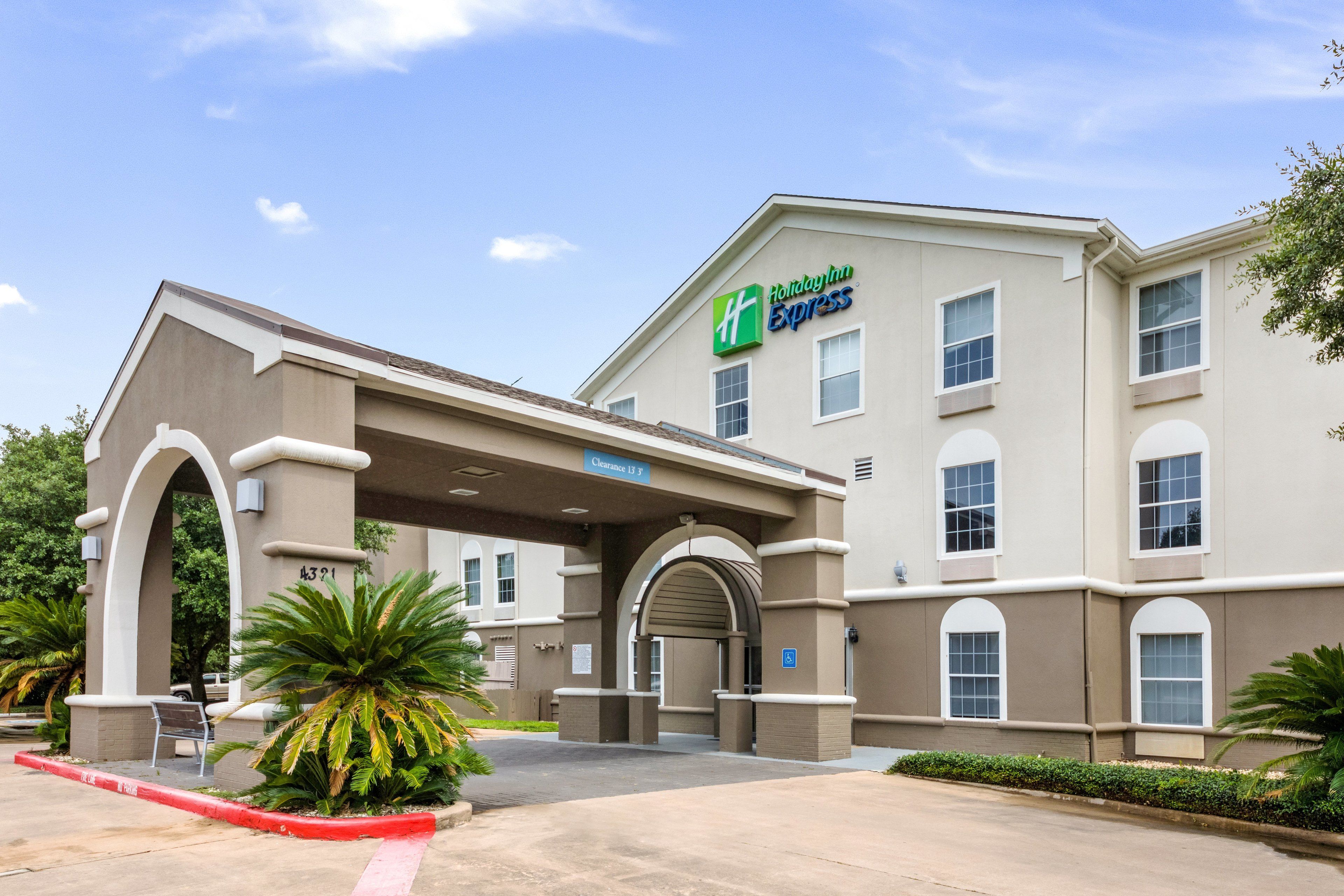 Holiday Inn Express Hotel & Suites Columbus in Columbus, United States