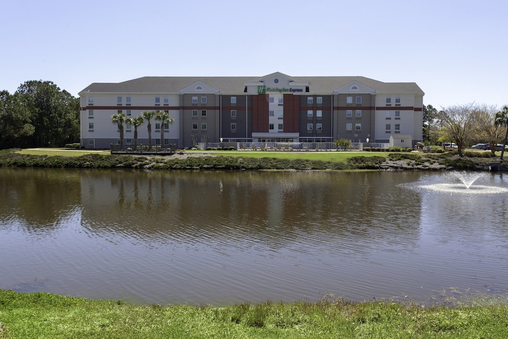 Holiday Inn Express Myrtle Beach-Broadway at the Beach, an IHG Hotel