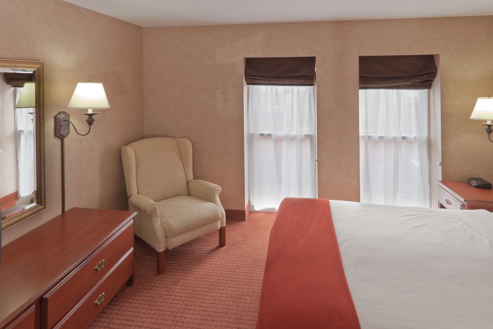 Holiday Inn Express Hotel & Suites Deadwood-Gold Dust Casino, an IHG Hotel