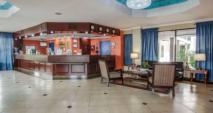 Howard Johnson Hotel & Suites by Wyndham Reseda