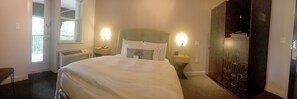 Room, 1 Queen Bed, Balcony | Premium bedding, pillowtop beds, desk, iron/ironing board