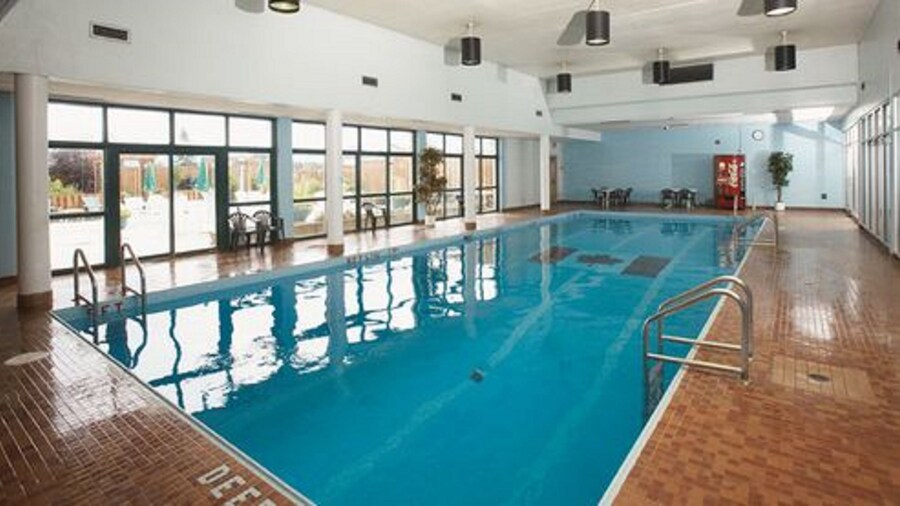 Ramada by Wyndham Thunder Bay Airlane Hotel