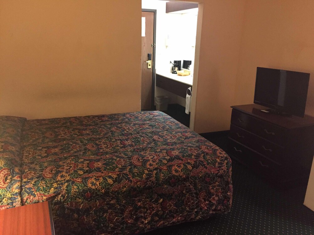 Room haven. Haven hotel слушать. Симс 5 комната подростка. Space haven лучшая спальня. Room haven.