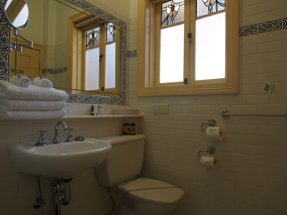 Simpson Of Potts Point