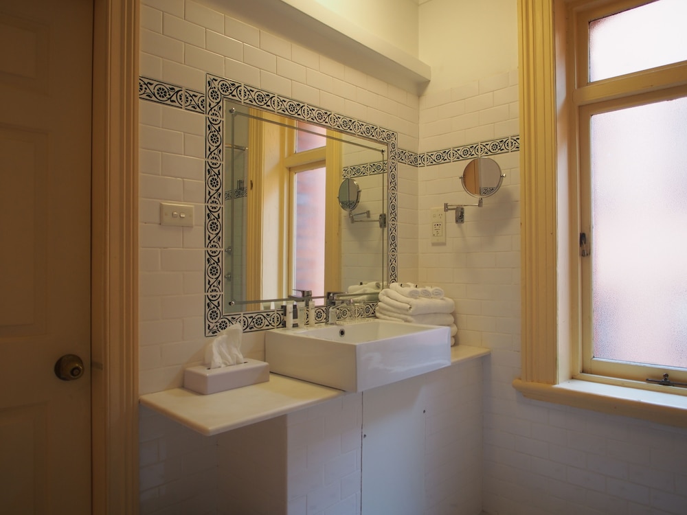 Simpson Of Potts Point