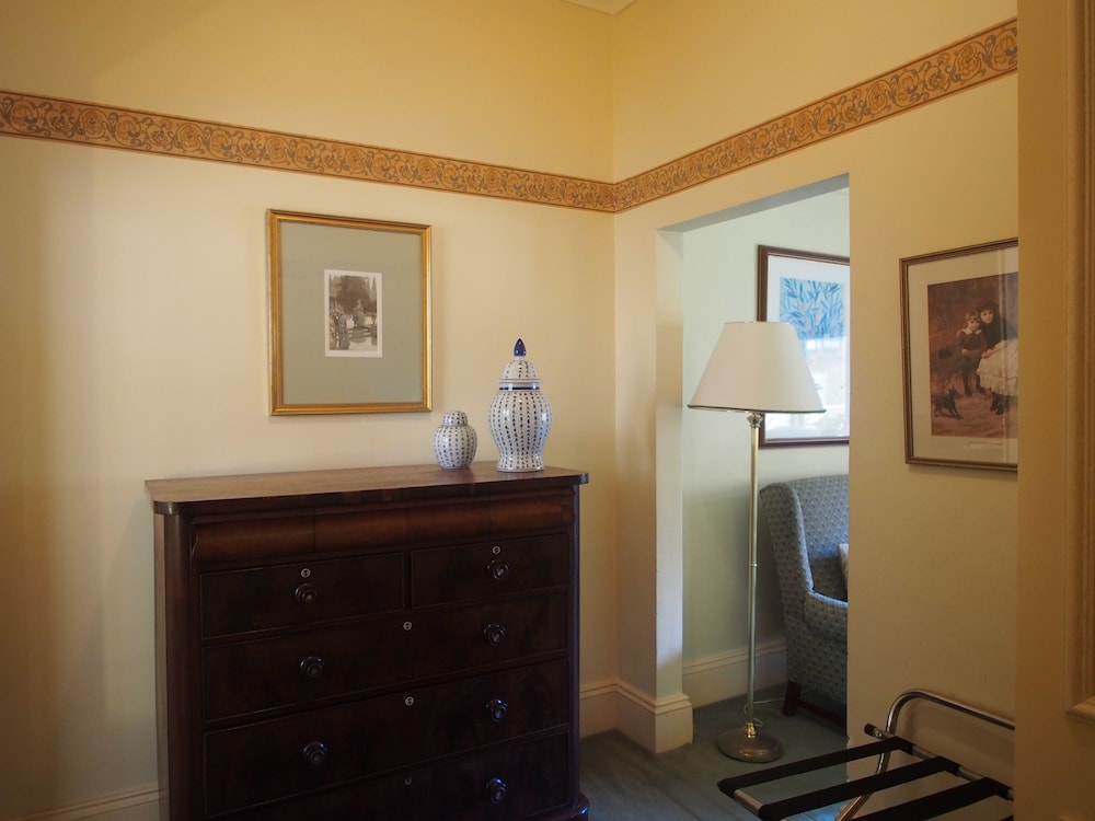 Simpson Of Potts Point