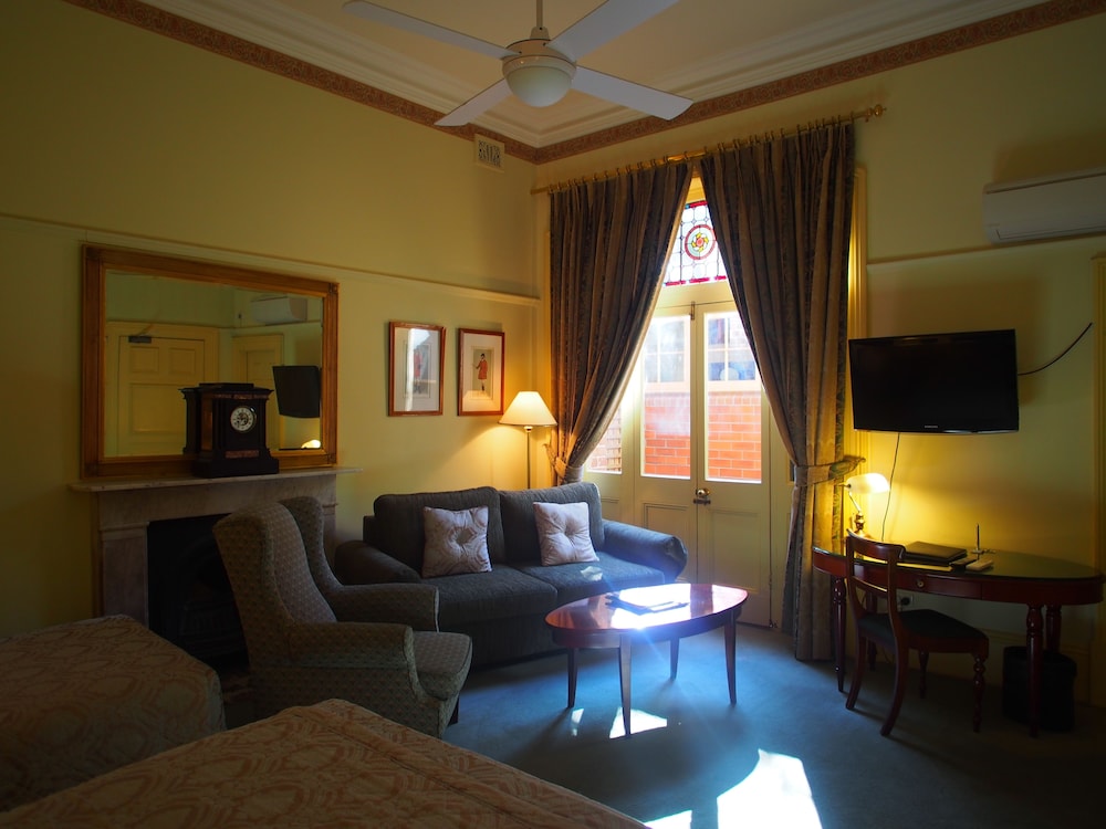 Simpson Of Potts Point