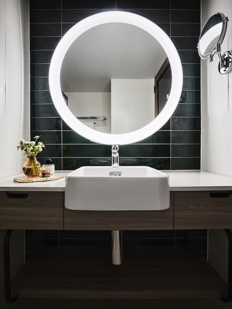 Bathroom, Novotel Sydney Darling Square