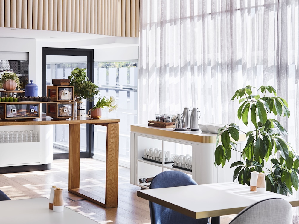 Breakfast area, Novotel Sydney Darling Square