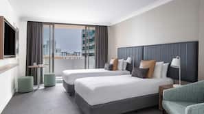 Minibar, in-room safe, desk, iron/ironing board
