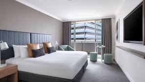 Minibar, in-room safe, desk, iron/ironing board