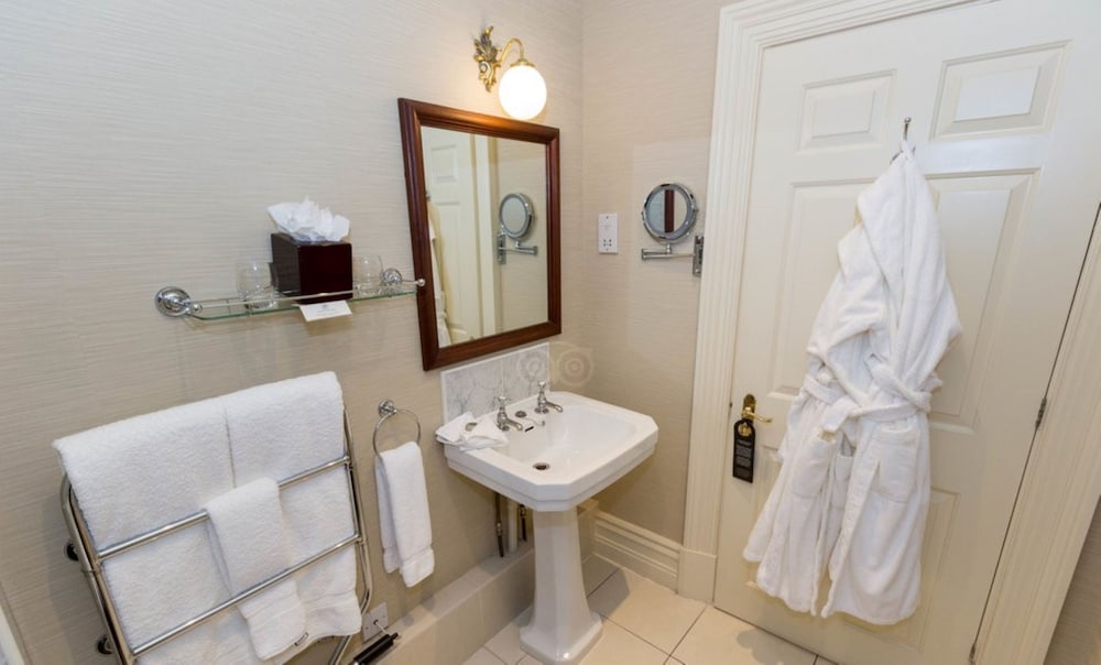 Bathroom, The Grand Hotel Eastbourne