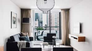 Premium bedding, down duvet, in-room safe, desk