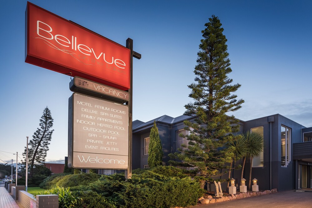 Bellevue on the Lakes