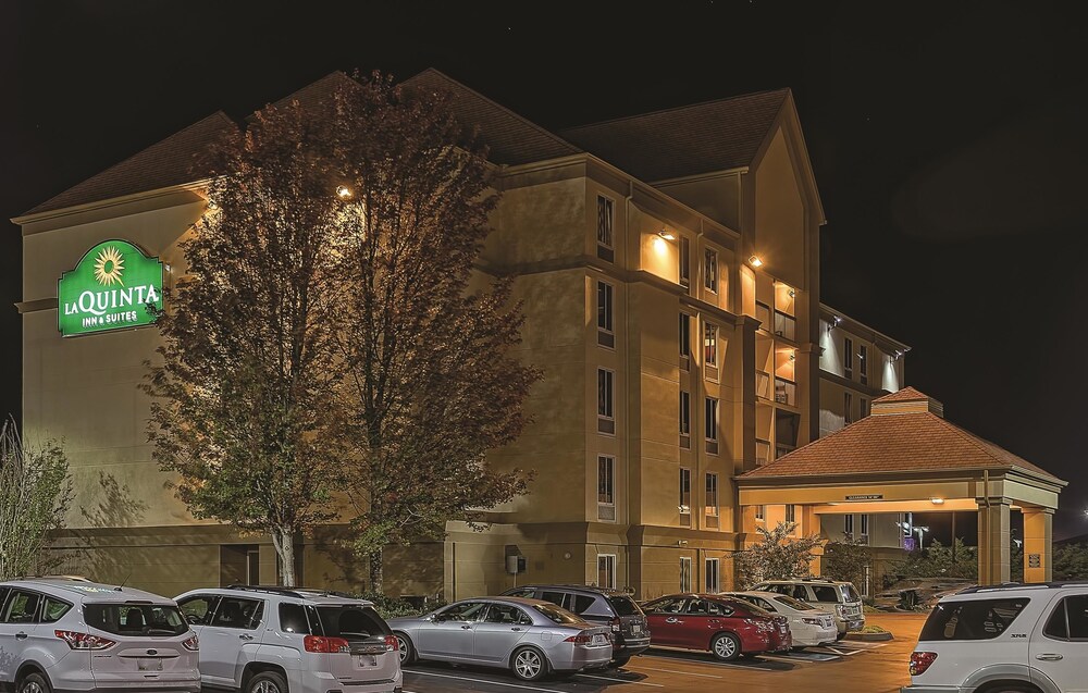 book la quinta inn suites pigeon forge pigeon forge christmas place inn gatlinburg tn