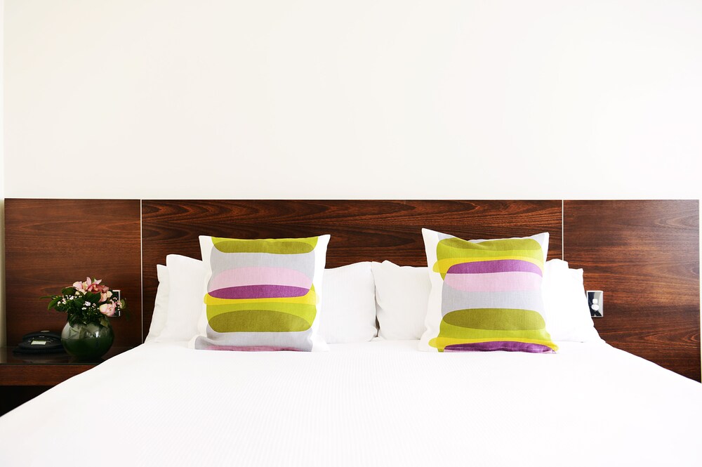 Rydges Melbourne Hotel