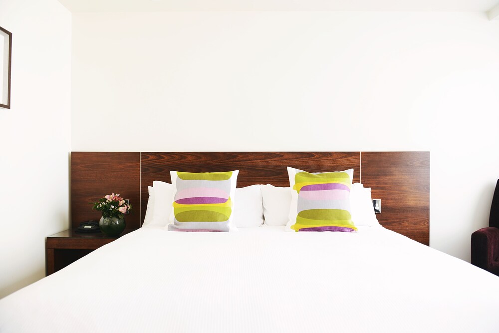 Rydges Melbourne Hotel