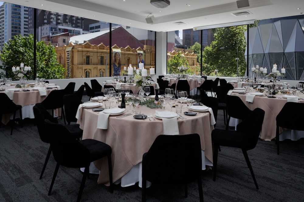 Rydges Melbourne Hotel