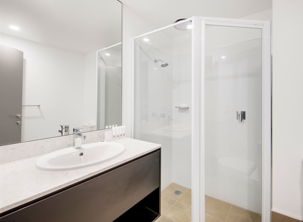 Bathroom, Mercure Sydney Blacktown