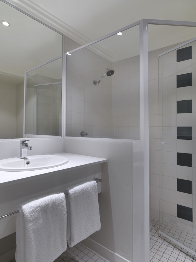 Bathroom, Mercure Sydney Blacktown