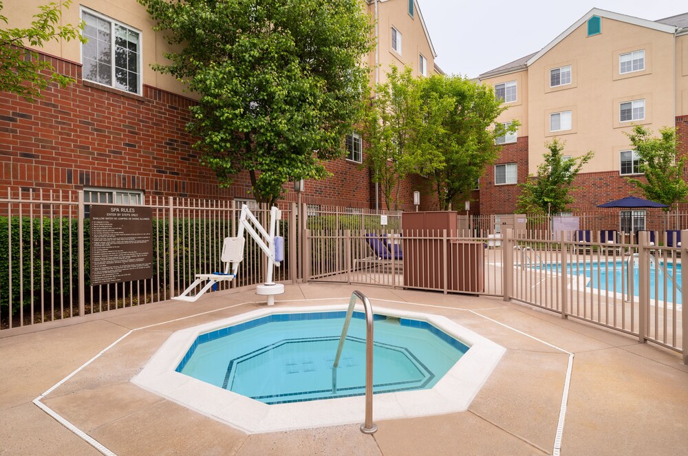 Outdoor pool, HYATT house White Plains